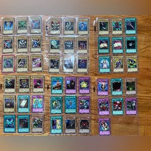Complete Starter Deck Yugi Deck with 2 different artwork book of sacred arts.